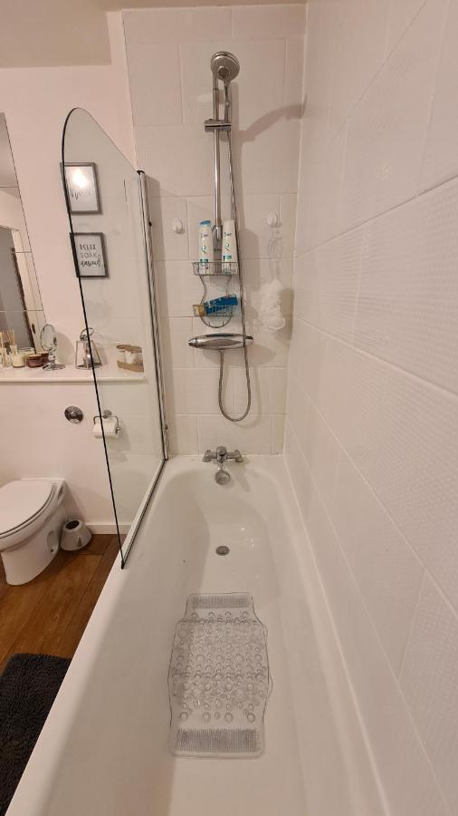 Luxury 2 Bed Apt With Free Wi-Fi & Parking Manchester Exterior foto