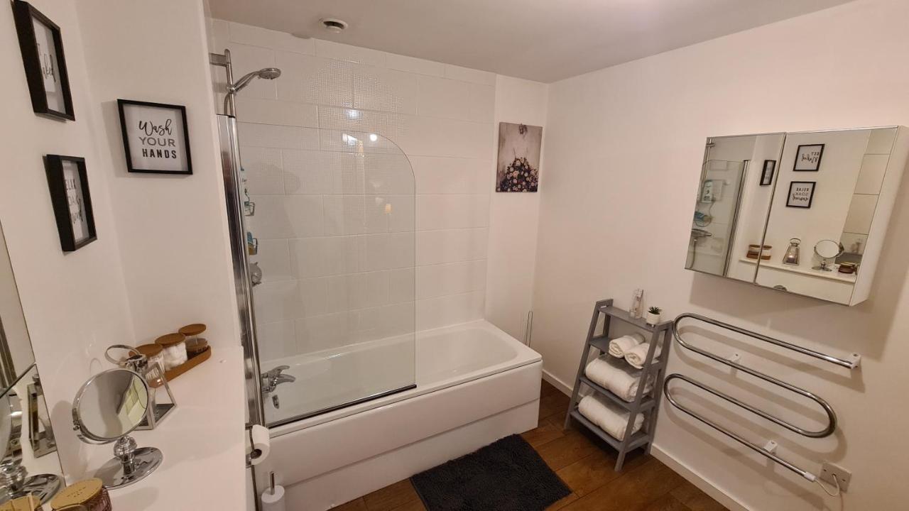 Luxury 2 Bed Apt With Free Wi-Fi & Parking Manchester Exterior foto